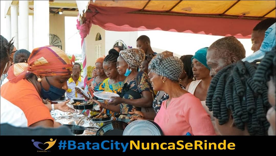 FundacionSolEG_'s tweet photo. 💪🏽💪🏽💪🏽💪🏽 #BATACITY Con los afectados del 7M.
_S E G U I M O S_
#fundacionsoleg #BataCityNuncaSeRinde #guineaecuatorial #somosbata #todossomosbata #TODOSSOMOSBATA #solidaridad #fundacion #fundacionsol https://t.co/ctSiBiU5Uw