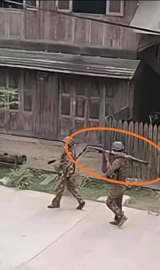 PhoneThiriKyaw1's tweet photo. Evidence photos that Military Juntas use RPG3 (rocket-propelled grenade) to disperse the defenseless citizens today in South Dagon📍
This is unnecessary brutality. 
#WhatsHappeningInMyanmar #Mar29Coup https://t.co/Wzpc9iZHSA