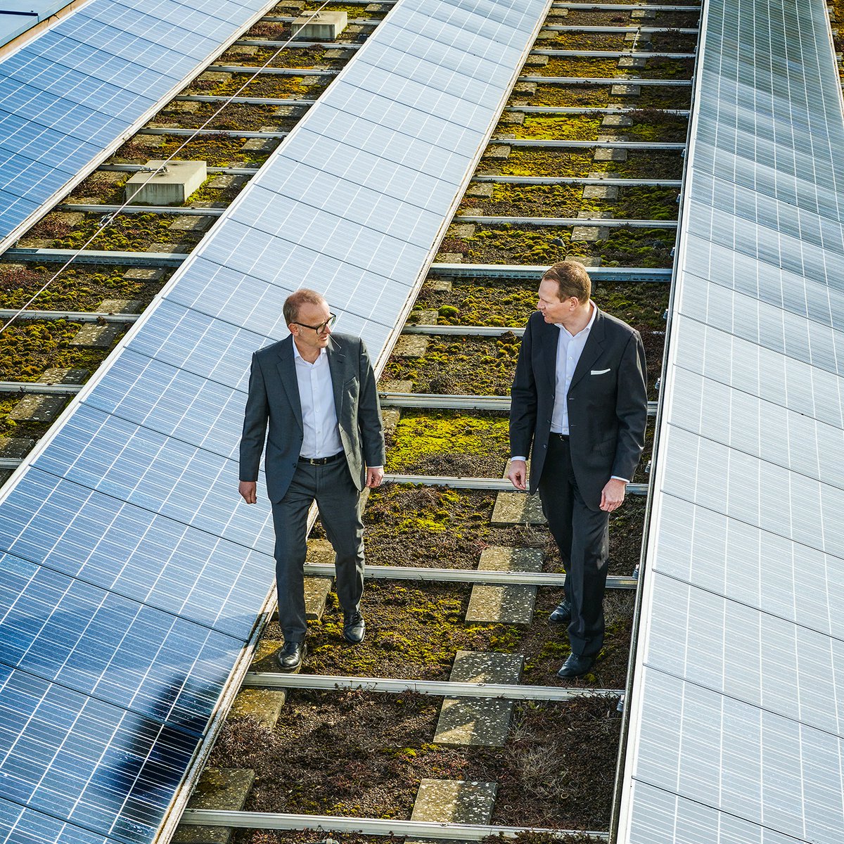 Im aktuellen Geschäftsbericht sprechen Antoine Millioud, CEO aventron, und Marco Feusi, CEO HIAG, über die Strategie des Joint Ventures 'HIAG Solar' und das Potenzial von erneuerbaren Energien in der Schweiz. bit.ly/3sAeqJf