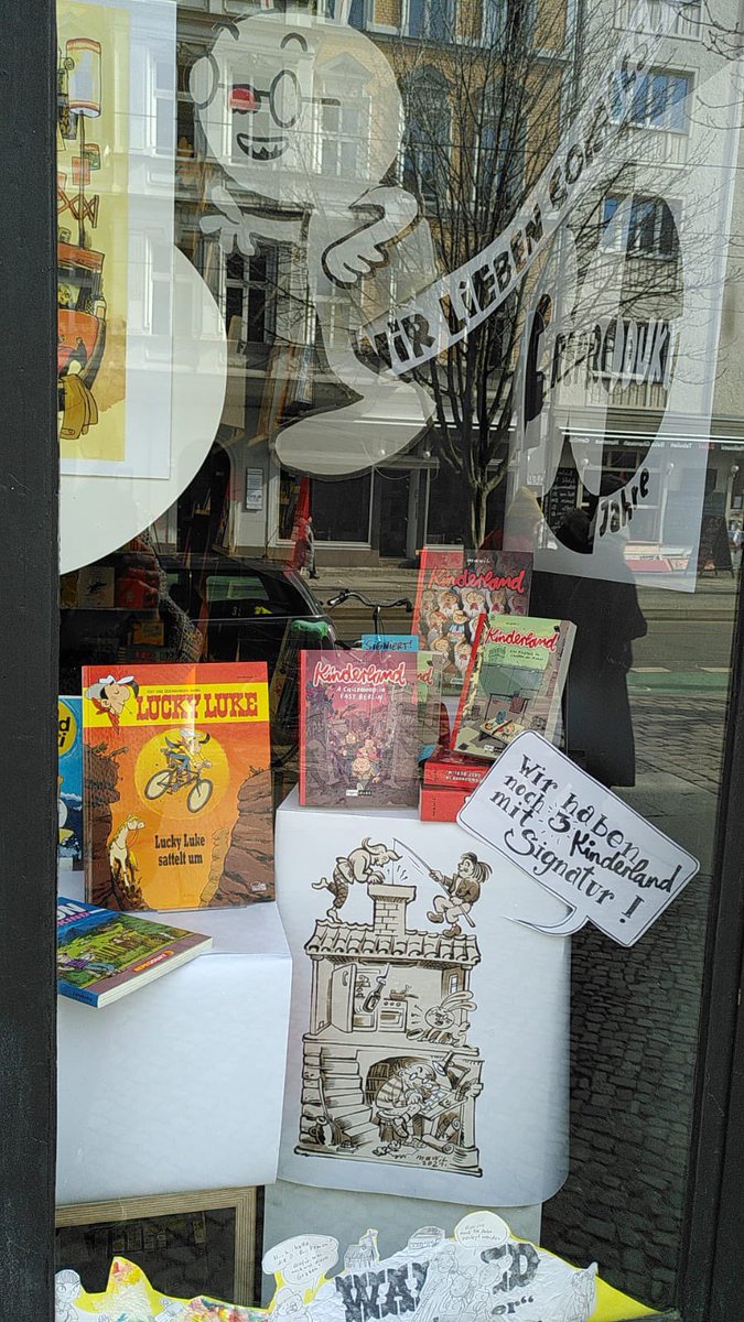 ReproduktComics's tweet photo. In unserem Reprodukt-Shop @ModernGraphicsK findest Du ab sofort ein tolles MAWIL-Schaufenster + Miniausstellung! 🎊
@Mawil_net #wilhelmbuschpreis #mawil #schaufenster #reproduktshop #wirliebencomics https://t.co/x7fHIml5ZS