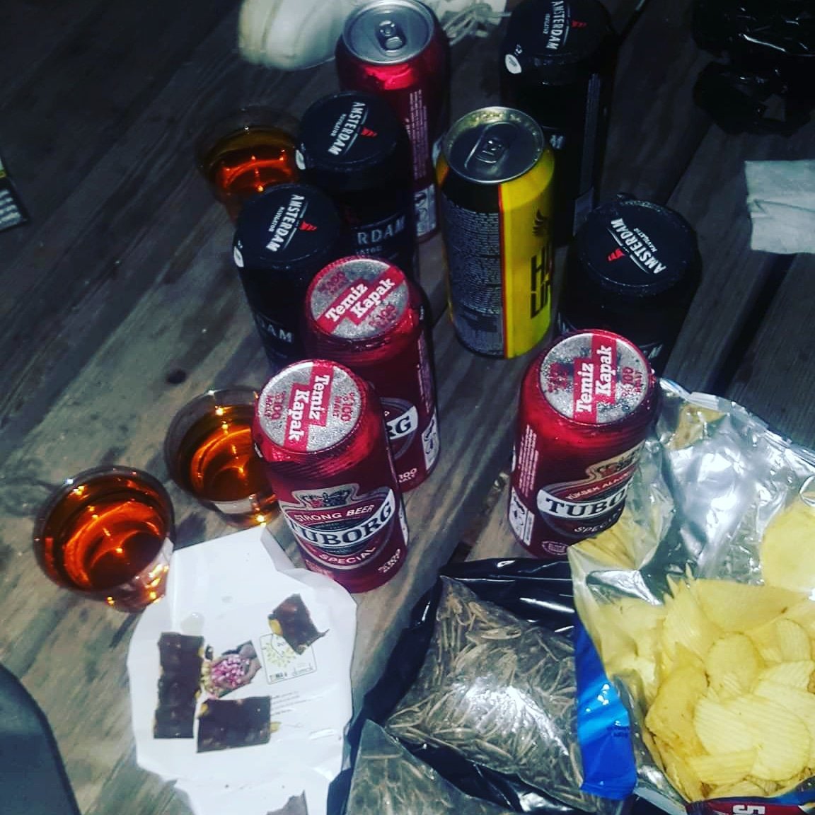 Akşamdan kalan güzellikler
Dunya ya bir daha gelmiyceksem
Neden bu kadar telaş yiyen ıcicen
Eglencen😁😁😁