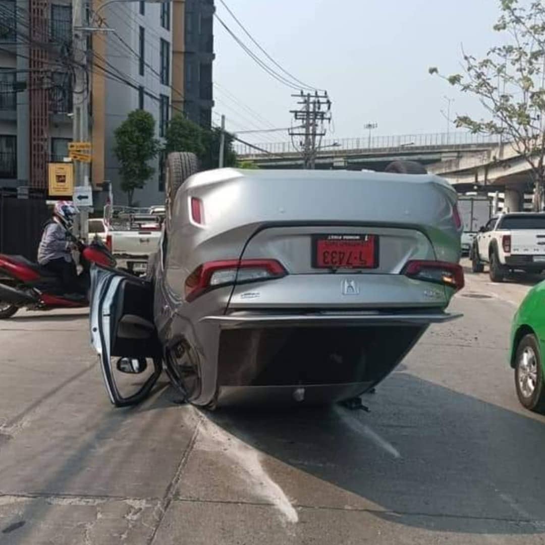 stevekaposi's tweet photo. Wildest &amp; craziest #roadaccidents in #Thailand

https://t.co/AEXOyVZhm1
#Bangkok #SteveKThailand #TACSThailand #ThailandWatch #DiscoverThailand #ThailandNews #Strange #AmazingThailand #baddriving #RoadAccidentsThailand #ThaiCrazyAccidents #ThaiStupidDrivers #ThailandFails #fails https://t.co/kitaPg3ONR