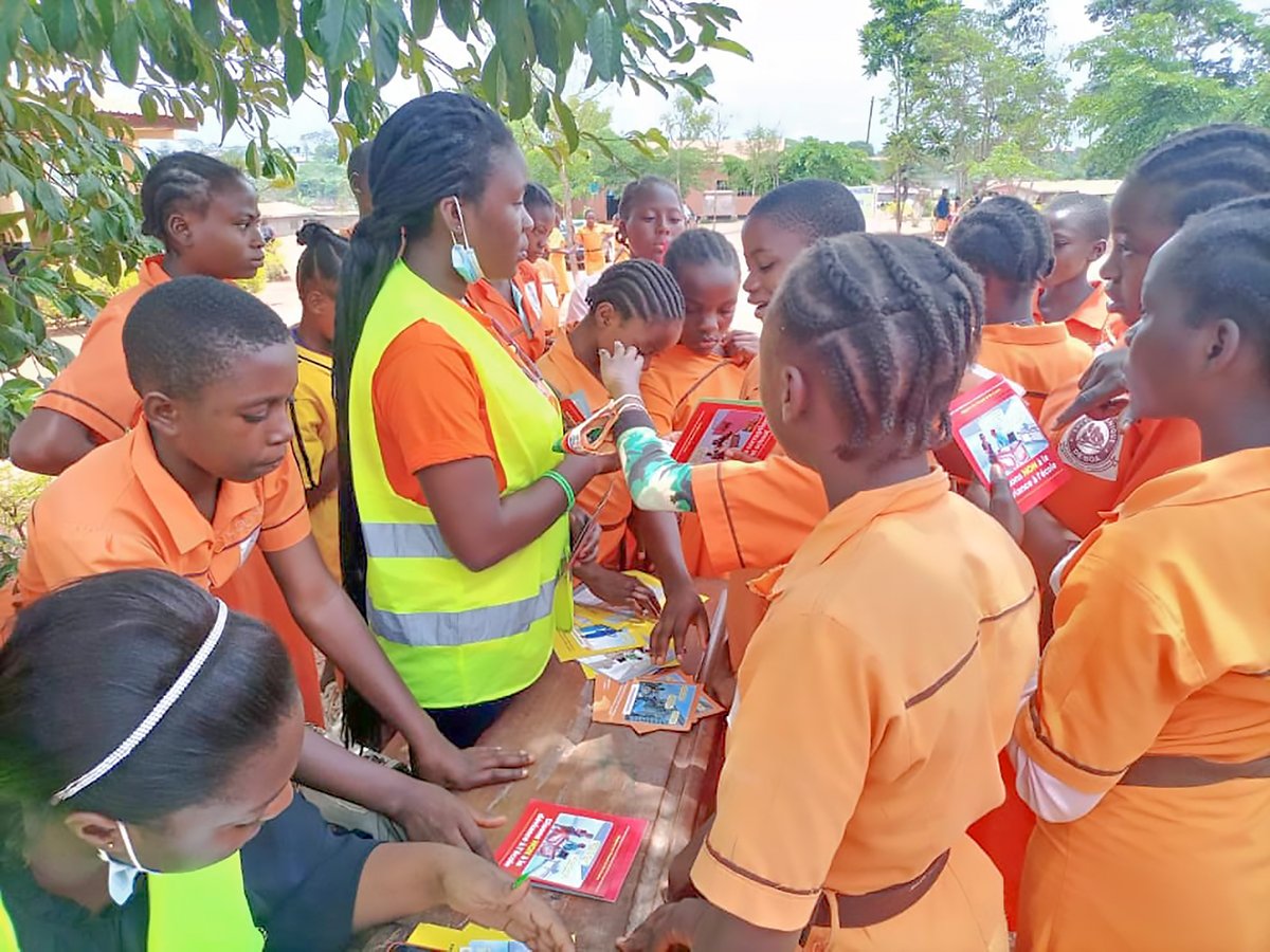 zenunetwork's tweet photo. @Ajevoh_Cameroun présent au Lycée Technique de SOA le  25 Mars 2021 à l'occasion des Journées Portes Ouvertes  organisées par ledit établissement pour une activité de sensibilisation et présentation du projet #CitizenSchool aux élèves et participants.

#ZenuNetwork https://t.co/3MbgST0QUZ