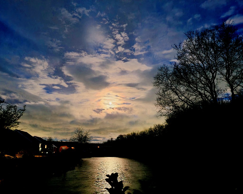Moon Set Dawn, Leigh
#moonlight #WormMoon
<a href="/OwainWynEvans/">Owain Wyn Evans</a> <a href="/BBCNWT/">BBC North West</a> @JonMitchellITV <a href="/WiganCouncil/">Wigan Council</a> <a href="/MyWiganUK/">MyWigan</a> <a href="/SpinnersMill/">Leigh Spinners Mill</a> <a href="/LLSC_official/">Leigh & Lowton Sailing Club</a> <a href="/LowtonGolborne/">Lowton and Golborne News</a> <a href="/AlisonMc_F/">Alison Mckenzie-Folan</a> <a href="/WiganEverything/">Everything Wigan 🌈</a> <a href="/theoldcourts/">The Old Courts</a> <a href="/WiganLibraries/">Wigan Libraries</a>  <a href="/the_turnpike/">The Turnpike CIC</a> @e_lchapman <a href="/annabelvtiffin/">Annabel Tiffin</a> <a href="/BedfordArts/">BedfordArts</a> <a href="/ElizabethC50/">Elizabeth Costello</a>