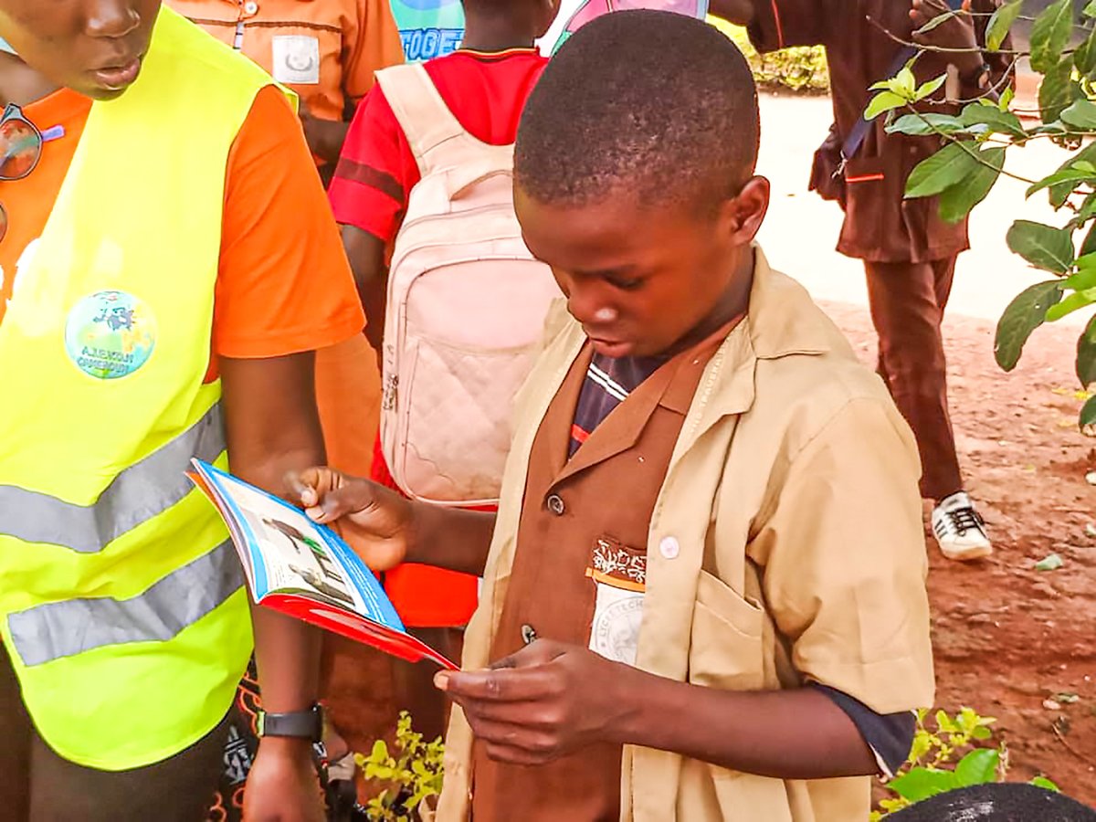 zenunetwork's tweet photo. @Ajevoh_Cameroun présent au Lycée Technique de SOA le  25 Mars 2021 à l'occasion des Journées Portes Ouvertes  organisées par ledit établissement pour une activité de sensibilisation et présentation du projet #CitizenSchool aux élèves et participants.

#ZenuNetwork https://t.co/3MbgST0QUZ