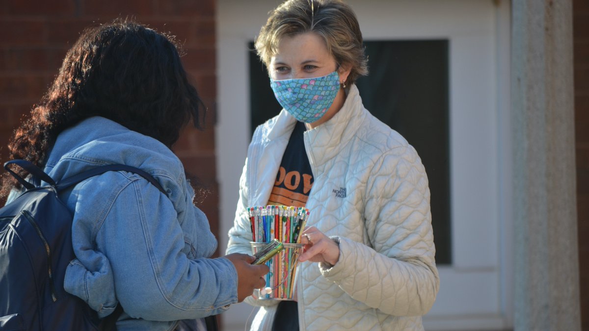 HooverSchools's tweet photo. "We're excited to let them know how much we care, and if a pencil gives us the chance to make eye contact, great. A pencil is more than just a pencil."

This morning, the Positivity Project at Hoover HS left its mark.

Students were greeted with a pencil and a warm welcome back. https://t.co/qXxCPbEVy8