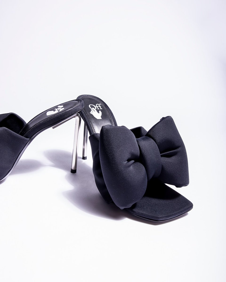 italistofficial's tweet photo. Put a bow on it ๐ Discover the whimsical world of Off-White (and find these amazing mules), plus save up to 45%* on new season: https://t.co/XtIGXaSMjs #italist #italistdoesitbetter #offwhite #offwhitewomen #offwhitesandals #luxuryfootwear #ss21 #luxurystreetwear https://t.co/ihJGE8IBcQ