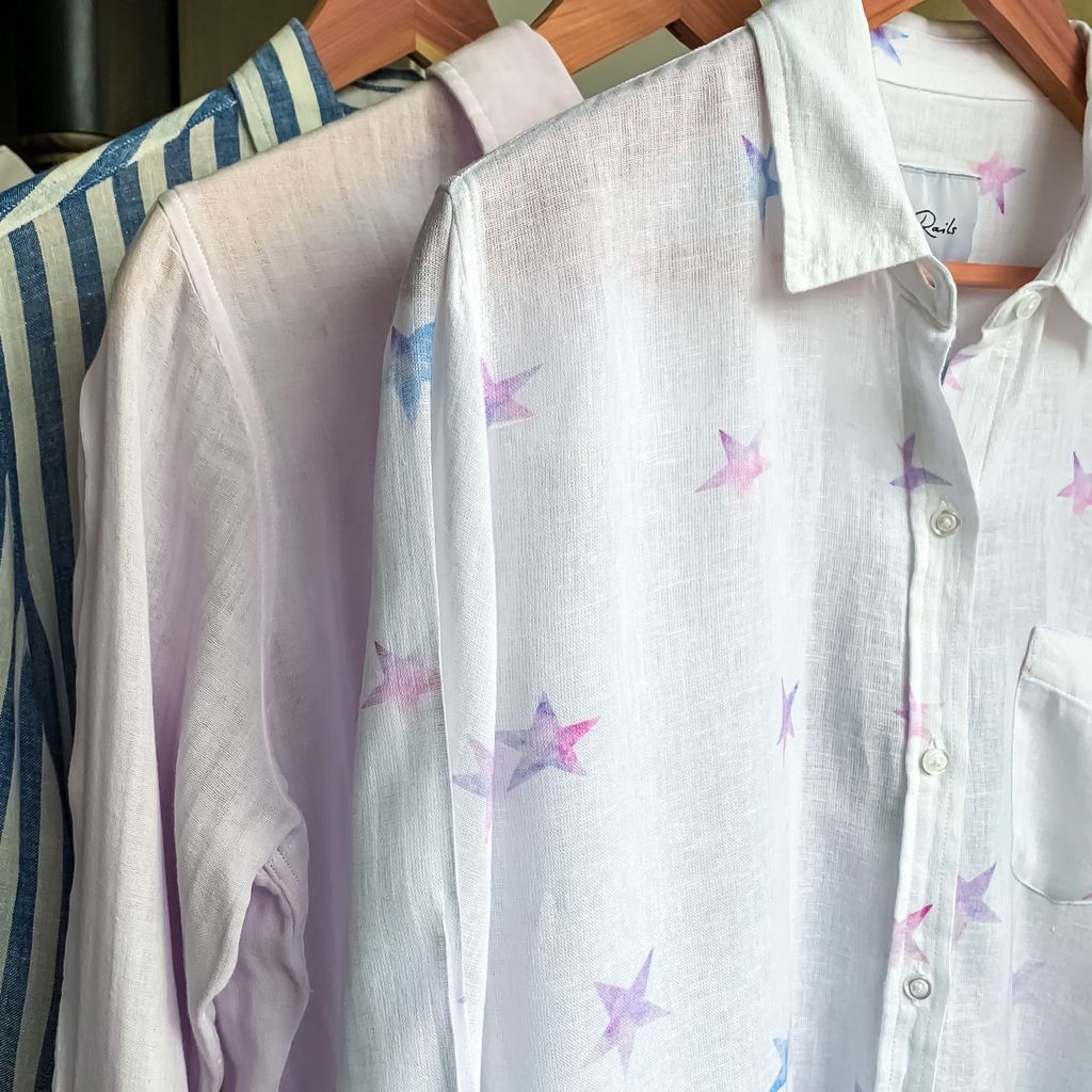 HlkCustom's tweet image. Fun and airy ladies’ button downs by Rails are the perfect item to give you all the spring time feels 🌳💐🌸 
#SpringTime #rails #buttondowns

#local #shoplocal #localclothier #locallyowned #personalstyling #personalstylist #customclothing #customsuits #suits #style #fashion