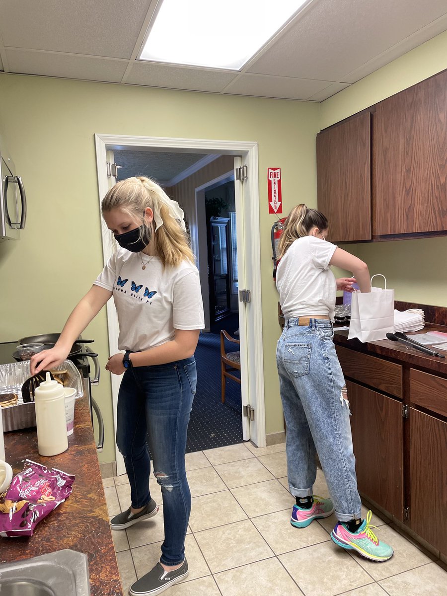 RMHCneo's tweet image. On Saturday the @adpi_akron and @akronadpialumnae held a Pi Hop pancake breakfast fundraiser! They had carry out and delivery only for their annual pancake breakfast. The event supports Ronald McDonald House Charities of Northeast Ohio &amp;amp; Alpha Delta Pi Foundation. 🥞💎 ❤️💙💛🏡