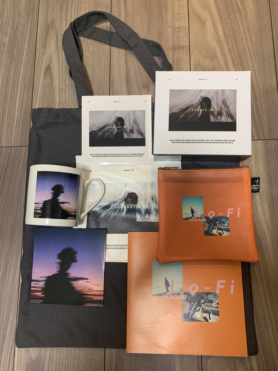guido_unknown's tweet photo. 普通に並べ、EP LPと並べる💫
バッグが入ってたボックスはEPが収まる絶妙な大きさ。入れるしかない。入れてって言ってるでしょこれは。
#okkaaa
#3COINS #AWA #JUKEBOXPROJECT https://t.co/eUlU29R0nB