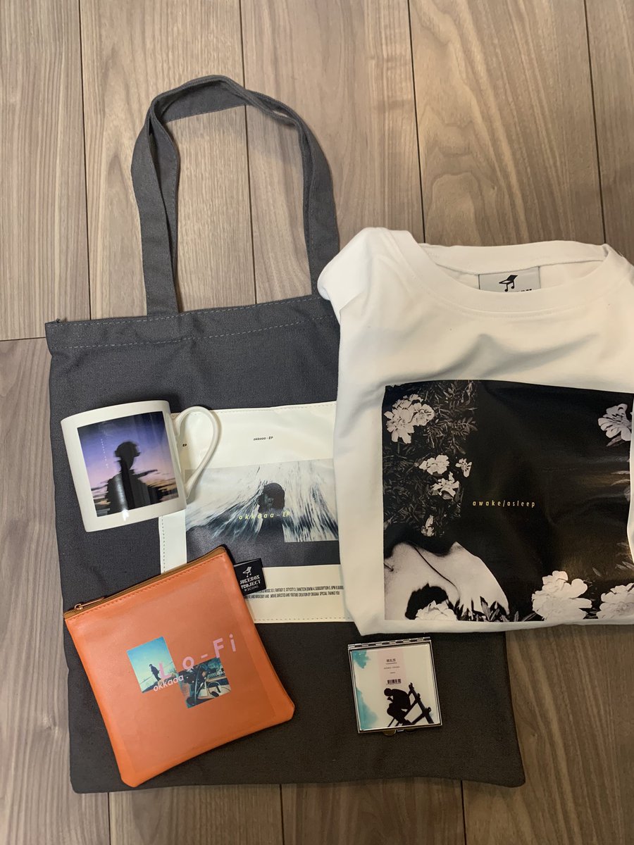 guido_unknown's tweet photo. 普通に並べ、EP LPと並べる💫
バッグが入ってたボックスはEPが収まる絶妙な大きさ。入れるしかない。入れてって言ってるでしょこれは。
#okkaaa
#3COINS #AWA #JUKEBOXPROJECT https://t.co/eUlU29R0nB