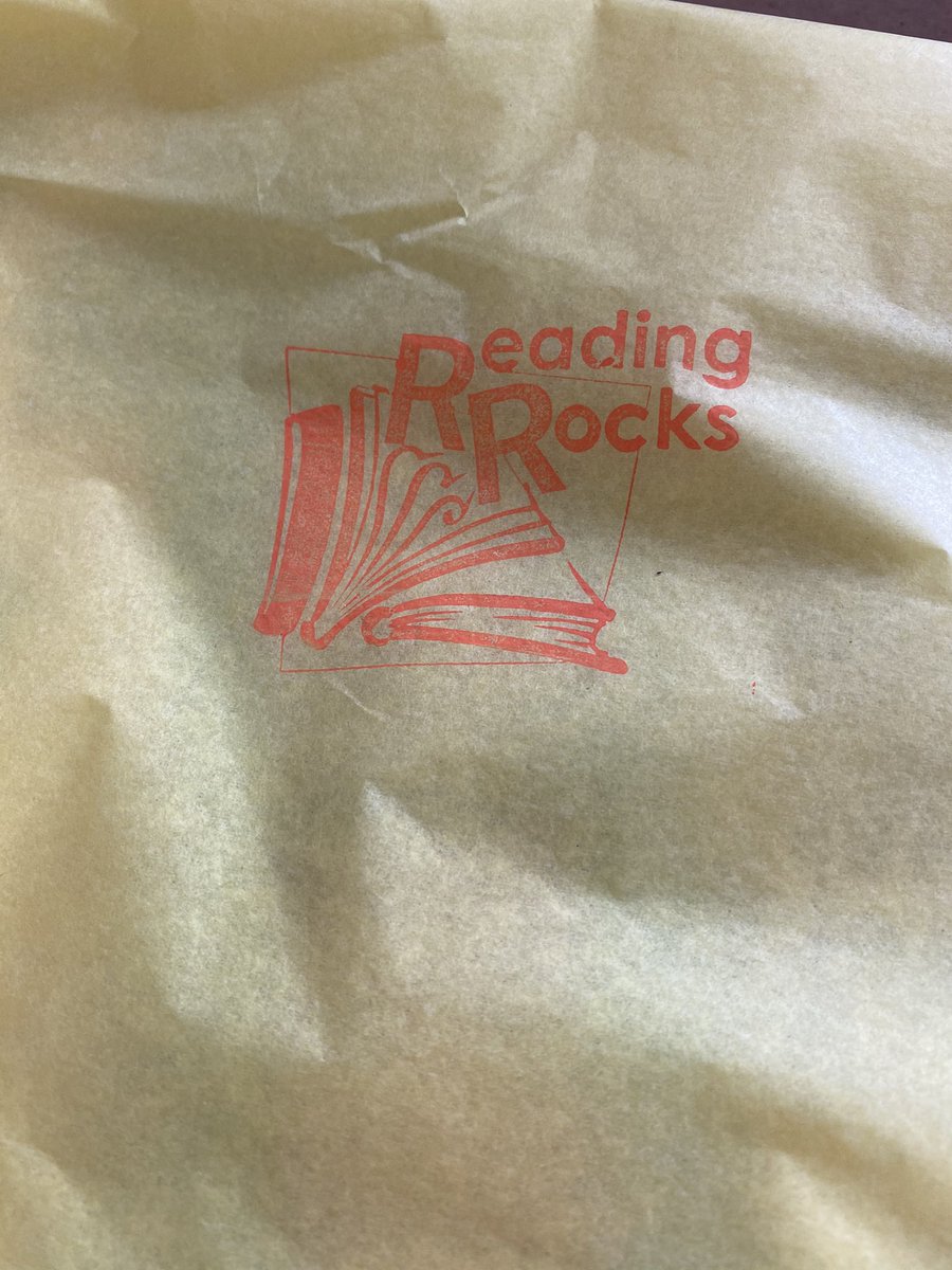 t_finch's tweet photo. Super couple of books in the new box. Just to decide which one first! @_Reading_Rocks_ @stories_sea #excitingpost #books #readingrocks https://t.co/BVljPLxYmQ