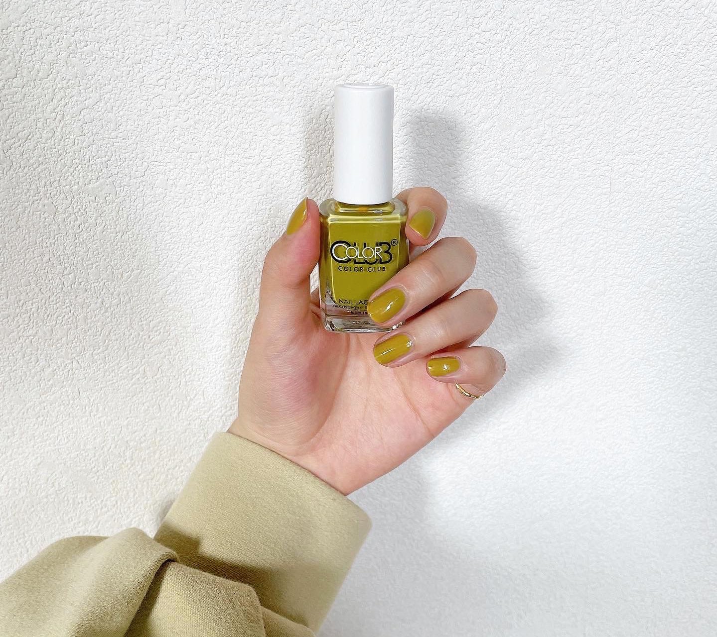 鈴子 Twitterren 今日のネイル Colorclub D262 Princess And The Pea 春の黄みグリーン この色がかわいすぎてかわいすぎて Colorclubのネイルポリッシュは塗りやすさが半端ない 不器用な私でも綺麗に塗れた と思う いい色