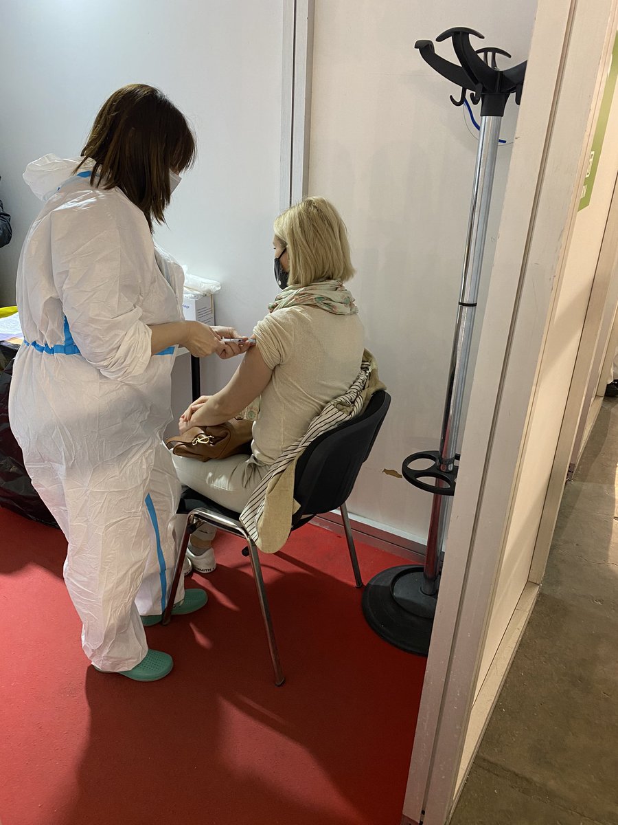 fpleitgenCNN's tweet photo. Currently in Belgrade and extremely impressed with Serbia’s vaccine rollout. They ordered vaccines early, have plenty and are allowing foreigners (especially from neighboring countries) to get vaccinated as well. Serbia is becoming a regional vaccination hub. #Serbia #COVID19 #EU https://t.co/qJVfYTZEja