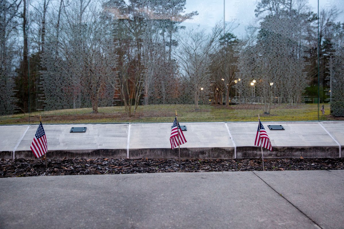 camp_lejeune's tweet photo. Thank you for your service 🇺🇸

#DYK: The Vietnam Veterans Memorial at Lejeune Memorial Gardens is the second Vietnam Veterans Memorial in size only to the National Memorial in Washington DC, and it is one of only a few that lists all the names of the fallen. https://t.co/XjlUaHzpTo