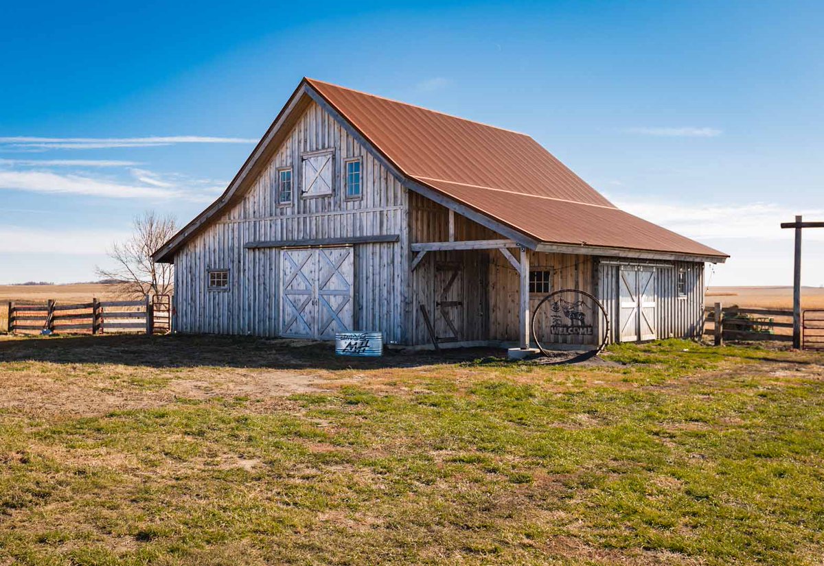 LegacyPostBeam's tweet photo. Ag barn with party space in the loft! 
#postandbeam #buildyourlegacy https://t.co/gFCjxUgkUr