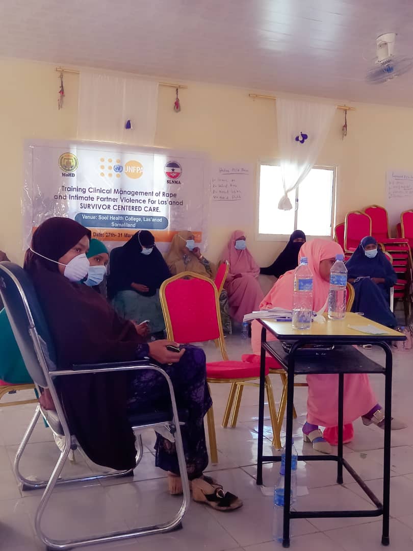 UNFPA_SOMALIA's tweet photo. Clinical Management of Rape (CMR) describes best practices in the clinical management of people who have been raped in emergency situations. We're providing CMR training to health workers for the #GBV One Stop centre in Las Anod amidst our response to #COVID19 https://t.co/9IWF7LML3L