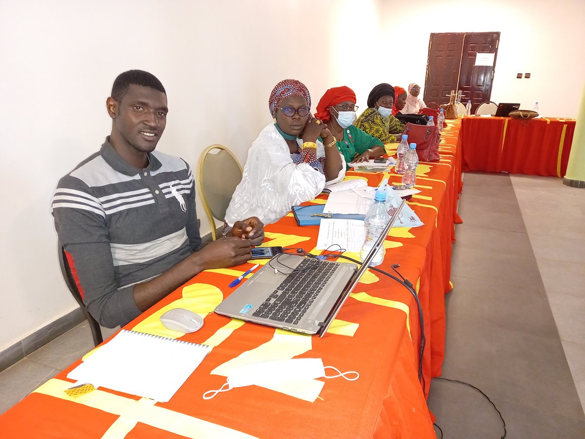 AebSenegal's tweet photo. Dans le cadre du Projet Initiative sur l’Agriculture Ecologique Biologique en Afrique (I-AEB),  , IED Afrique tient un Atelier de mise à niveau des formations pratiques en agriculture écologique et biologique dans la zone des Niayes. #agriculturebio , #developpementdurable https://t.co/84lIeHahOp