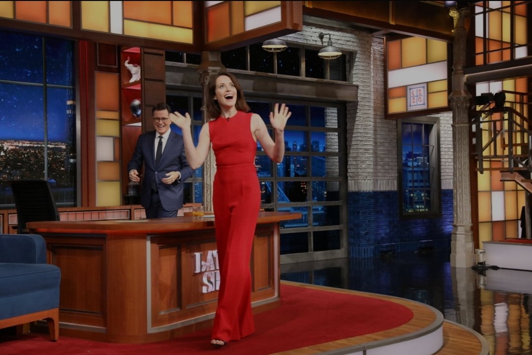 ClaireFoy84's tweet photo. Claire Foy on the Late Show with Stephen Colbert
12 Oct 2017, New York
https://t.co/IkepHv8CdN
#ClaireFoy #clairefoyscrapbook #ClaireFoyRetrospective #TheCrown #StudioInterview #QueenElizabethII #GoldenGlobes #AwardShows #Breathe #AndrewGarfield #Corgis #Cheese https://t.co/pwvWlzoxbT