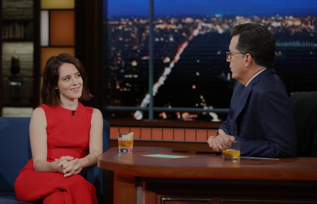 ClaireFoy84's tweet photo. Claire Foy on the Late Show with Stephen Colbert
12 Oct 2017, New York
https://t.co/IkepHv8CdN
#ClaireFoy #clairefoyscrapbook #ClaireFoyRetrospective #TheCrown #StudioInterview #QueenElizabethII #GoldenGlobes #AwardShows #Breathe #AndrewGarfield #Corgis #Cheese https://t.co/pwvWlzoxbT