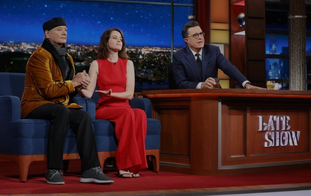 ClaireFoy84's tweet photo. Claire Foy on the Late Show with Stephen Colbert
12 Oct 2017, New York
https://t.co/IkepHv8CdN
#ClaireFoy #clairefoyscrapbook #ClaireFoyRetrospective #TheCrown #StudioInterview #QueenElizabethII #GoldenGlobes #AwardShows #Breathe #AndrewGarfield #Corgis #Cheese https://t.co/pwvWlzoxbT