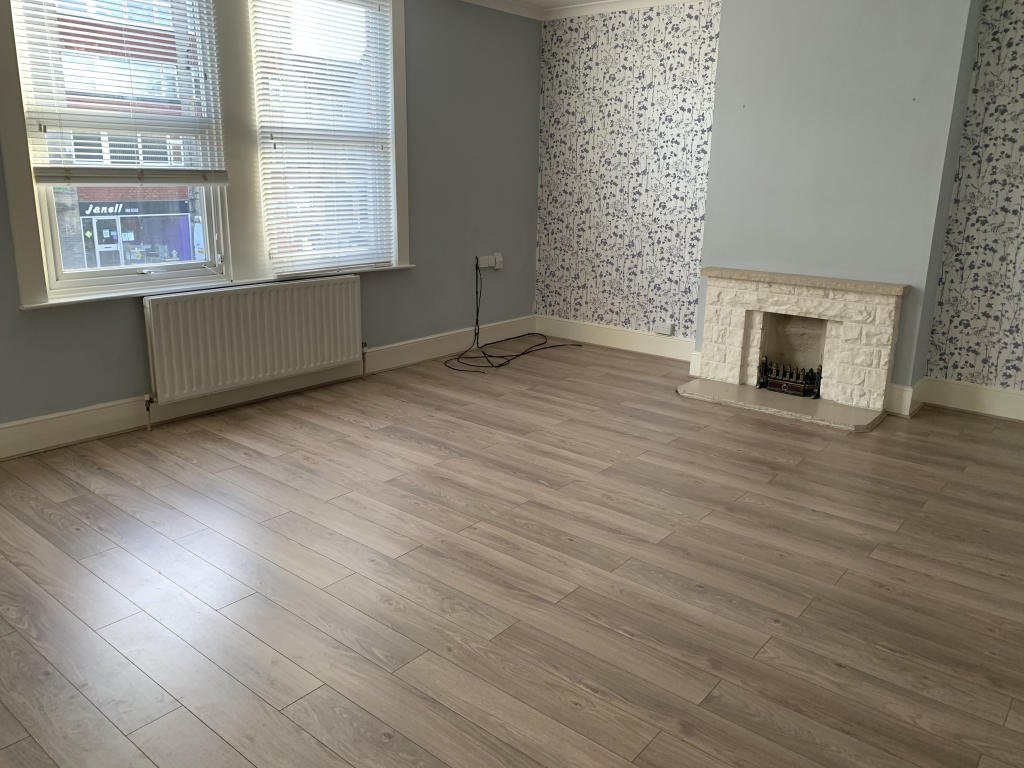 LeadersSeven's tweet photo. PRICE REDUCTION❗️ 
Spacious 3 bedroom flat and walking distance from the main high street in Sidcup. Fully fitted kitchen and utility room, the property has 2 double bedrooms and single bedroom. Call us today to arrange a viewing☎️ #lettings#tenant#sidcup#property#leaderslettings https://t.co/xpTDFjP7sF