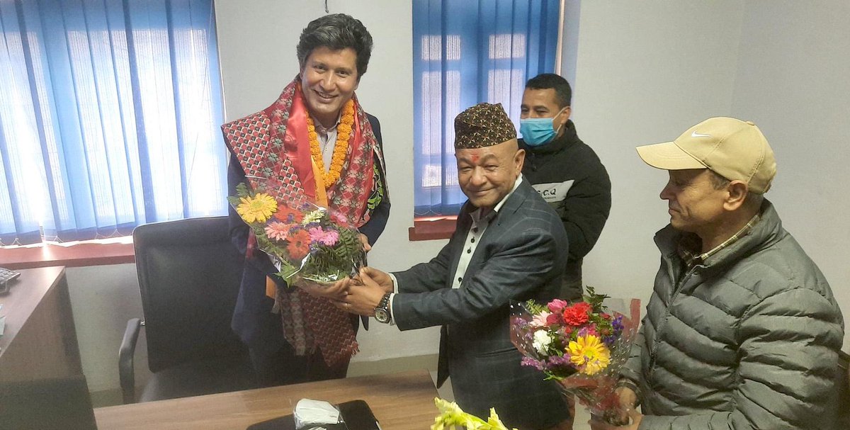 DilBhusanPathak's tweet photo. उही यात्रा अब #न्यूज२४ टेलिभिजनबाट…
प्रधान सम्पादकको जिम्मेवारी सम्हाल्न आईपगेको छु। 
दर्शकश्रोताले चाहे जस्तो स्वतन्त्र र निडर रहि विश्वासिलो र ताजा समाचार सामग्रीसहित समाचारकक्ष र समग्र सञ्चारक्षेत्रको गरिमा बढाउने अर्को प्रयासमा तपाईहरु सबैको सद्भाव र शुभेच्छाको आशा गरेको छु। https://t.co/WVEcyZFjrt