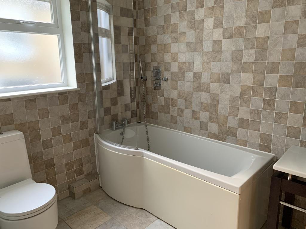 LeadersSeven's tweet photo. PRICE REDUCTION❗️ 
Spacious 3 bedroom flat and walking distance from the main high street in Sidcup. Fully fitted kitchen and utility room, the property has 2 double bedrooms and single bedroom. Call us today to arrange a viewing☎️ #lettings#tenant#sidcup#property#leaderslettings https://t.co/xpTDFjP7sF