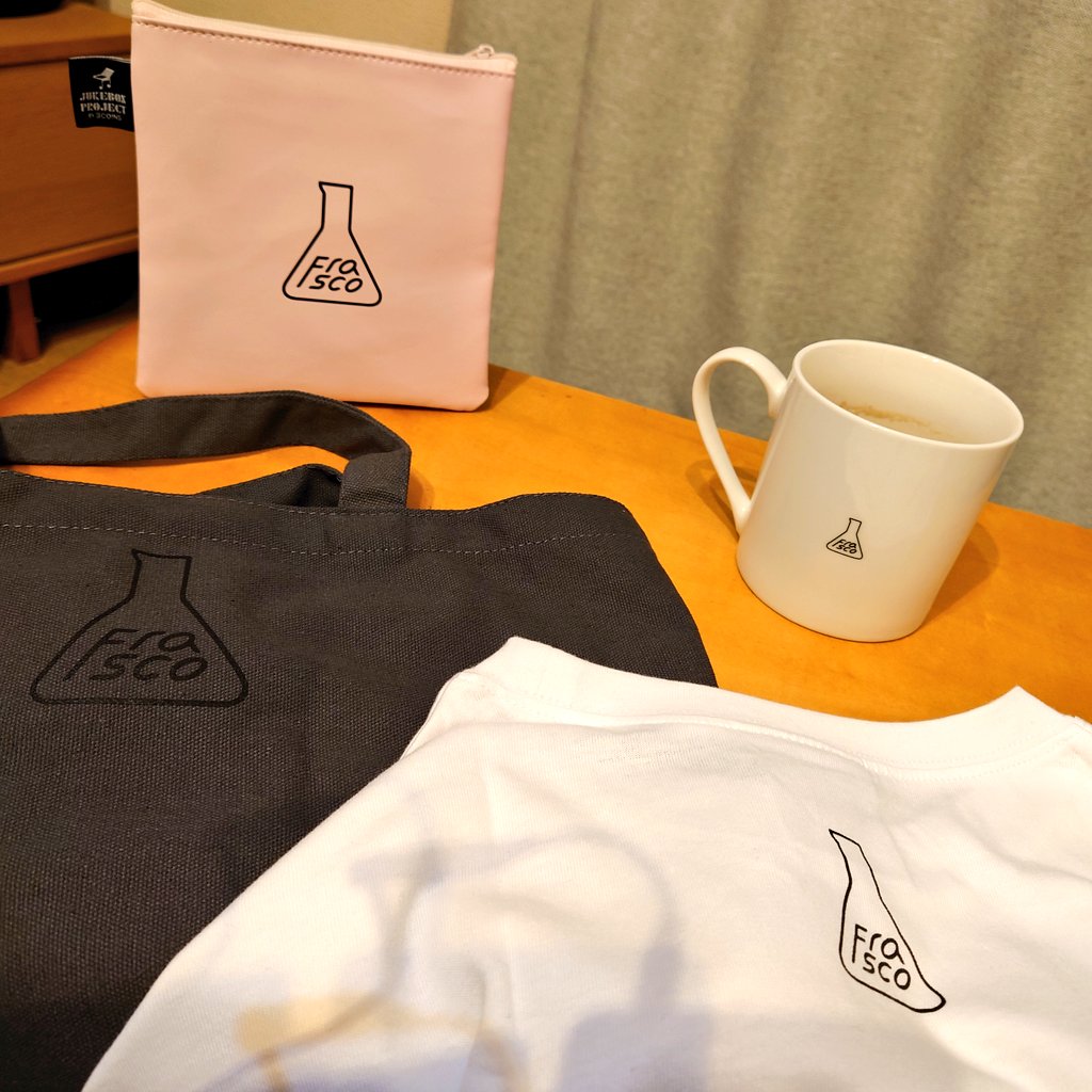Rean07641735's tweet photo. IYOIYO開封。ゆったりしたPositionでRealityでCaffein飲んで🎈を着てSpinを聴く🎶裏のFrascoロゴも嬉しいな✨
#3coins #AWA #jukeboxproject @FrascoTTS https://t.co/KbN6ltDXW3
