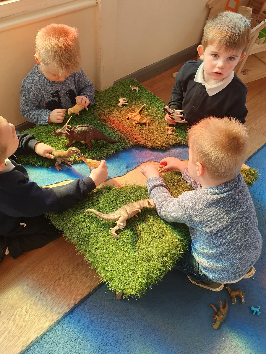 Miss_Wheatcroft's tweet photo. Thank you @MrsArnold7 for making us this 'imagination table' that we can play with our small world toys in 🙌 @WhitegateSch https://t.co/hrCoTfavhr