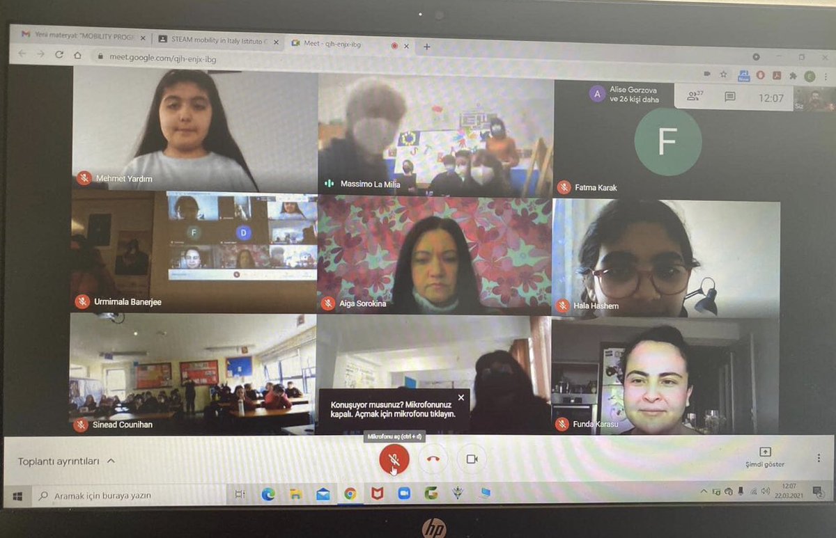 Mersinyenisehi1's tweet photo. ERASMUS+”We Are Creating STEAM Embassies in the European School Network” İtalya hareketliliği virtual olarak başlamıştır.1.gün sonunda 6 ülke öğrencileri Leonardo da Vinci’nin  Mona Lisa portesini kendi stilleriyle çizip,boyadılar. @ziyaselcuk @yilmaznazif @AdemKoca46 @necmidinc https://t.co/bz4UKG6Iyq