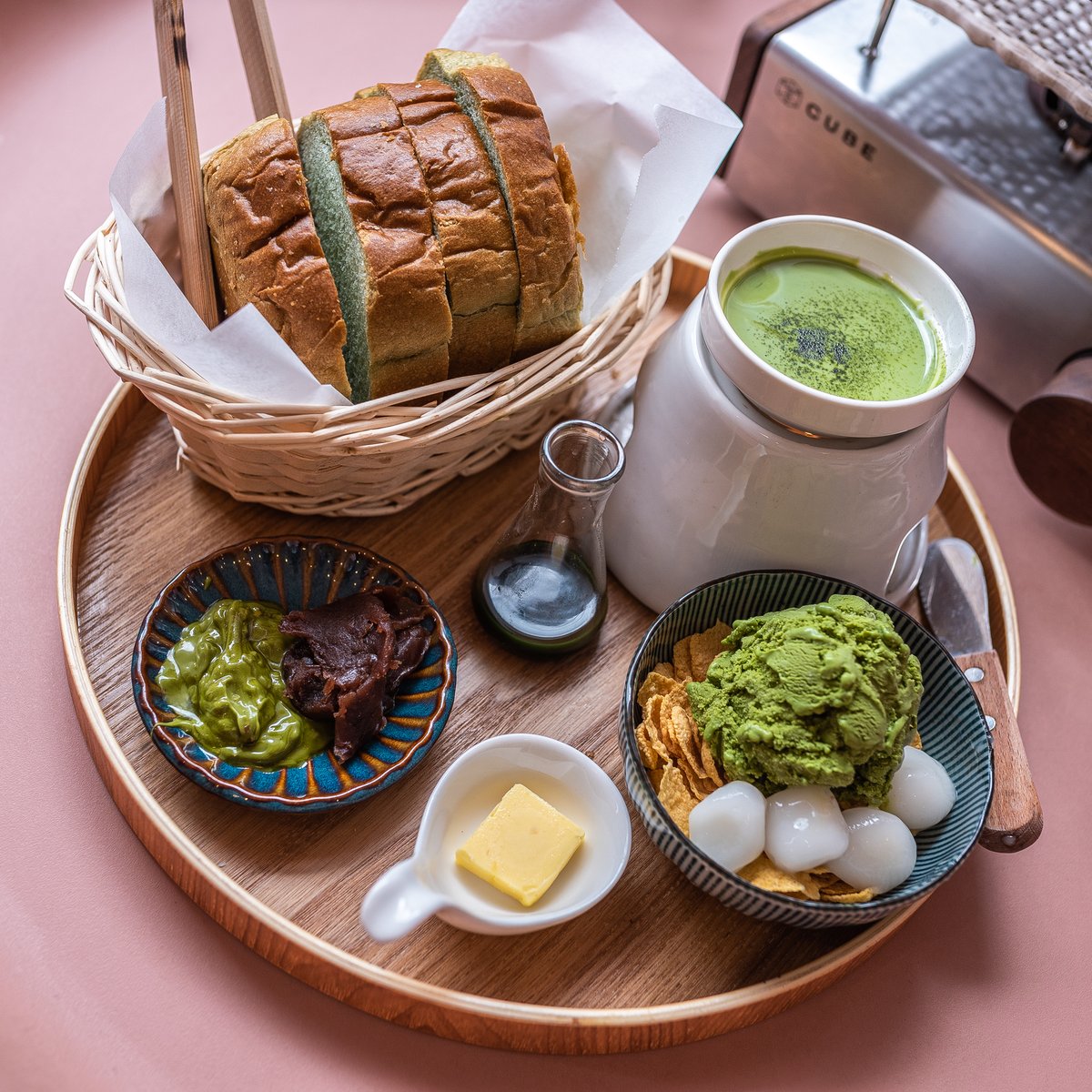 Ooi_YR's tweet photo. My second time visiting Dear You 친애하는 당신
And we try out their seasonal Premium Matcha set this time ~
#penang #cafe #penangcafe #malaysia #matcha #matchabread #matchachocolate #matchaicecream https://t.co/tihhYaqBUE