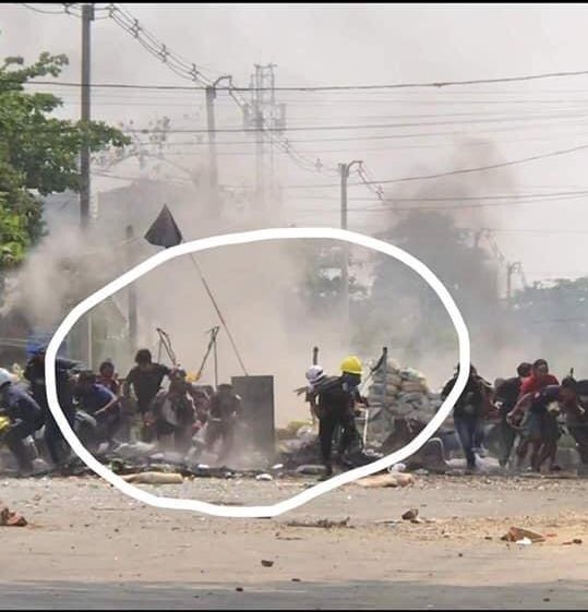 MilkTeaMM_MTAM's tweet photo. Photos proof of Terrorists using heavy deadly weapons against unarmed people in #SouthDagon. In 1st photo,the defense is with full of sandbags but after they used heavy weapons &amp; attack,even all the sandbags are scattered. #WhatsHappeninglnMyanmar #Mar29Coup #OpCCP https://t.co/WZwlUDVmvS