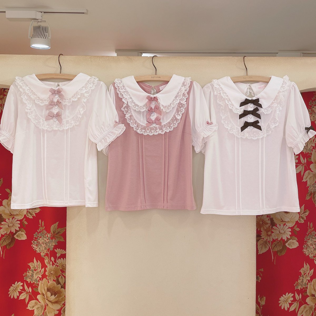 近鉄パッセ店? #リボンビジューカットトップス 胸元のヨークデザイン 
