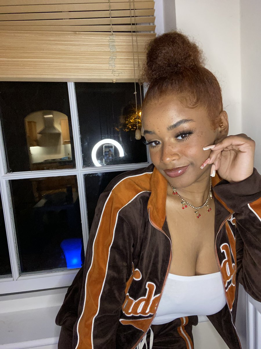 docedemari's tweet photo. ig saw it first✨ https://t.co/5Is68gT1XE