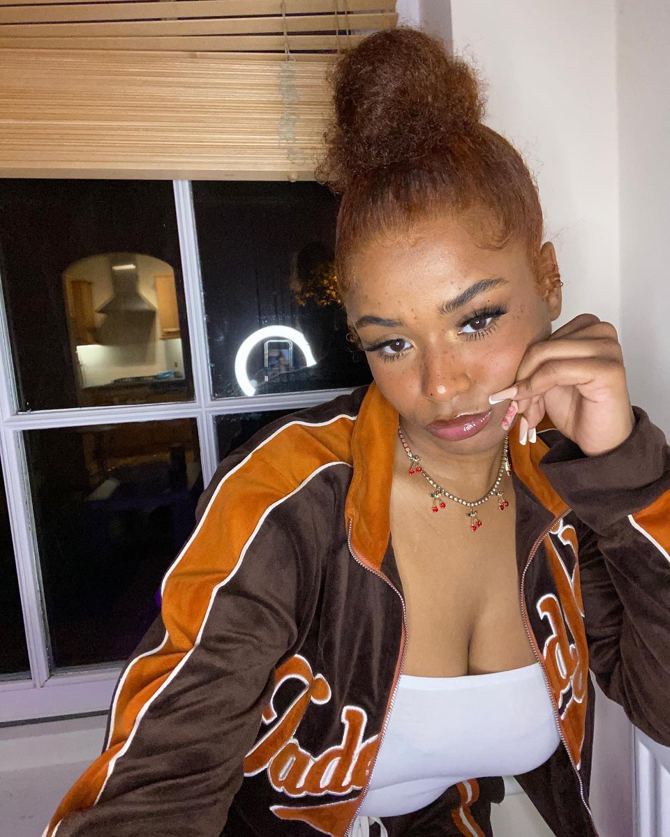 docedemari's tweet photo. ig saw it first✨ https://t.co/5Is68gT1XE