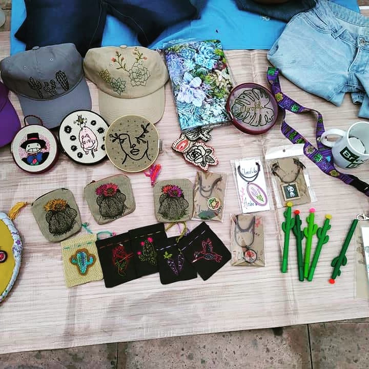 VivasNeza's tweet photo. Mercadita Feminista en contra de la violencia, organizada por mujeres organizada de la comunidad
Mercadita autónoma, apartidista, fortaleciendo los lazos de apoyo entre mujeres productoras, comerciantes, artesanas, revendedoras ante la crisis económica 

#VivasYLibresNosQueremos https://t.co/RRCTFA10ia