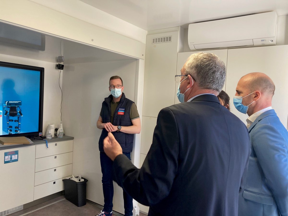 uimm_fc's tweet photo. La Fabrique4.0 fait étape dans le Doubs @VillePontarlier Le collège Philippe Grenier accueille aujourd’hui @UIMMFC Damien Tournier, Laurent PERNIN @bfc_region @ArnaudMarthey  @RA_BFC pour faire découvrir à des élèves de 3ème les métiers de l'industrie du futur @uimm_fc https://t.co/eOGUCdDsPh