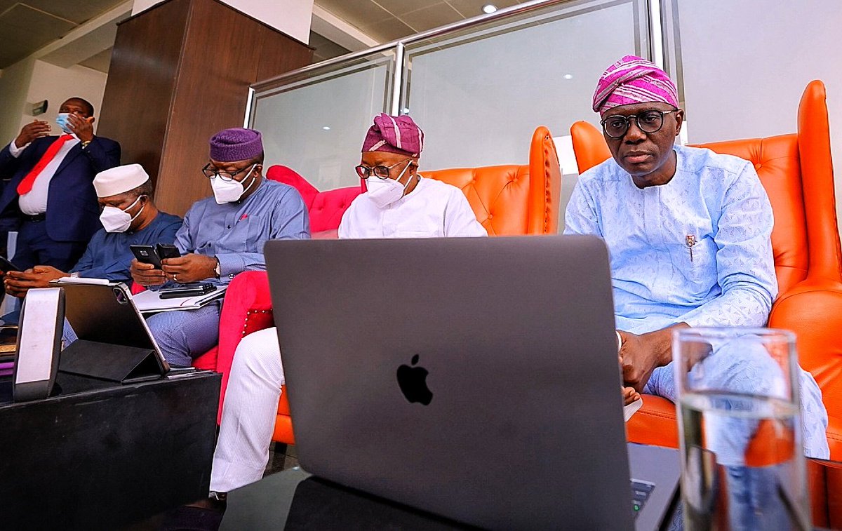 gboyegaakosile's tweet photo. Flash: Due to poor weather condition, Governors @jidesanwoolu @GboyegaOyetola @dabiodunMFR @kfayemi  Senators kashim Shettima, @YAYIAdeola @TokunboAbiru @SenatorMOB joined the 12th @AsiwajuTinubu @thecolloquium_ at the Nnamdi Azikwe airport, Abuja.

#TinubulsKey https://t.co/gG0UCU5VCX