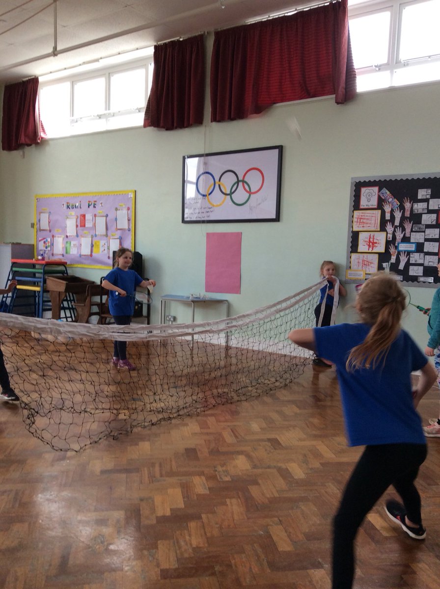 foxeswps1's tweet photo. The culmination of a terms learning - Badminton games over nets. Thank you Miss Fenton-Green from @PrinceHenrysGS @whartonsprimary https://t.co/ofqthxClqx