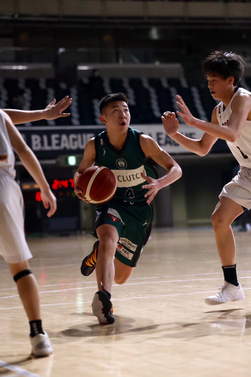 storks_academy's tweet photo. 【B.LEAGUE U15 CHAMPIONSHIP 2021】
〈こぼれ話😋〉
大会期間中、NO.4 #田村優二 選手が記者の方から取材を受けるシーンも🎤
将来は西宮ストークスの選手としてバンバン受け答えをしてほしいですね☺️
こんな経験もきっと将来への学びになるでしょう✨
#U15西宮ストークス
#西宮ストークス
#Bリーグ https://t.co/MB6wo3gd3J