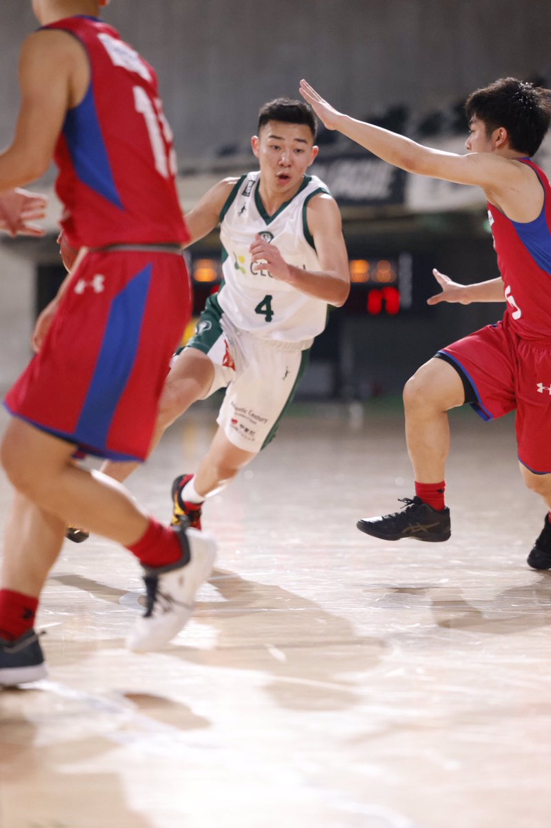 storks_academy's tweet photo. 【B.LEAGUE U15 CHAMPIONSHIP 2021】
〈こぼれ話😋〉
大会期間中、NO.4 #田村優二 選手が記者の方から取材を受けるシーンも🎤
将来は西宮ストークスの選手としてバンバン受け答えをしてほしいですね☺️
こんな経験もきっと将来への学びになるでしょう✨
#U15西宮ストークス
#西宮ストークス
#Bリーグ https://t.co/MB6wo3gd3J
