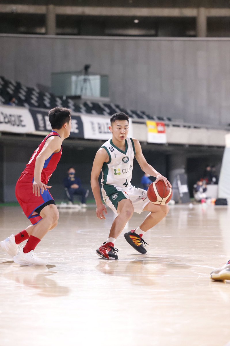 storks_academy's tweet photo. 【B.LEAGUE U15 CHAMPIONSHIP 2021】
〈こぼれ話😋〉
大会期間中、NO.4 #田村優二 選手が記者の方から取材を受けるシーンも🎤
将来は西宮ストークスの選手としてバンバン受け答えをしてほしいですね☺️
こんな経験もきっと将来への学びになるでしょう✨
#U15西宮ストークス
#西宮ストークス
#Bリーグ https://t.co/MB6wo3gd3J