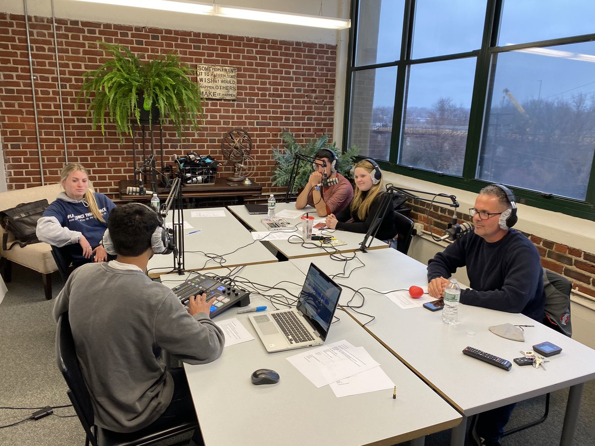 DEANEWENGLAND's tweet photo. Thank you @EmpowerYouth603 @MakinItHappenGM for inviting @DEAHQ Jon DeLena to your inaugural podcast. These young leaders are accomplishing amazing things! #OpEngageNH https://t.co/BO1rbzGW2d