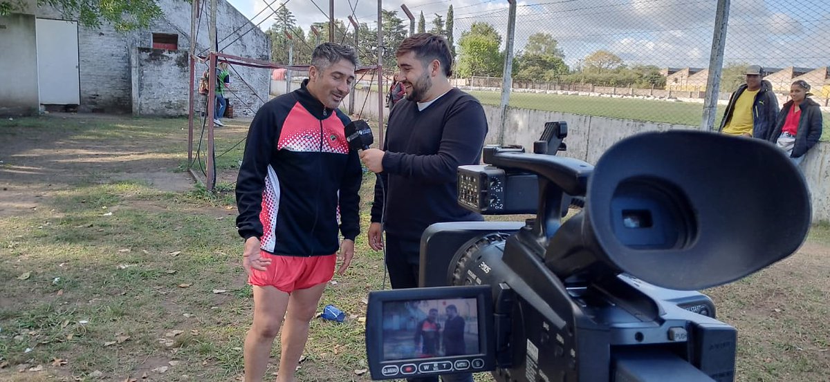 fedemoro9's tweet photo. #Ligalocal Ayer en cancha de provincial @lagloriaodevot estuvo presente en la victoria de Sirio por 3a0 a Compañía. https://t.co/ueh8qwc5kP