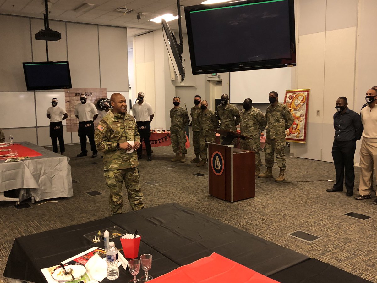 Johnson98474397's tweet photo. Shout out to @jimmysellers72 for spending time at ALU today for our 92G SLC Marketing and Advertising Event. These NCOs went all out! #warriordfac @CASCOM_CG @CASCOM_7 @QMS_CSM @ChiefofTrans31 https://t.co/WSFcNeTOq1 https://t.co/X9WOJapNK4