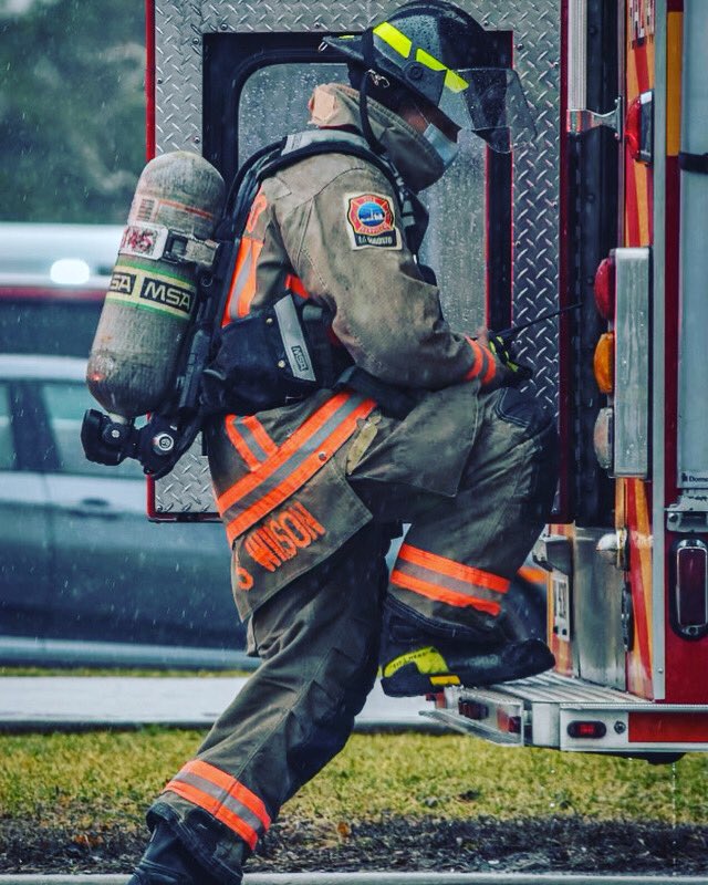 FirehouseTrain1's tweet photo. It looked like another busy day for the Hazmat crews in the city yesterday. Great shot @DerekCraiggers !๐๐ฅ
#firetraining #hazmat #firefighter #toronto #haztech #spillresponse #alwayslearning #cbrne #firephotography https://t.co/9IVFAQq6xp
