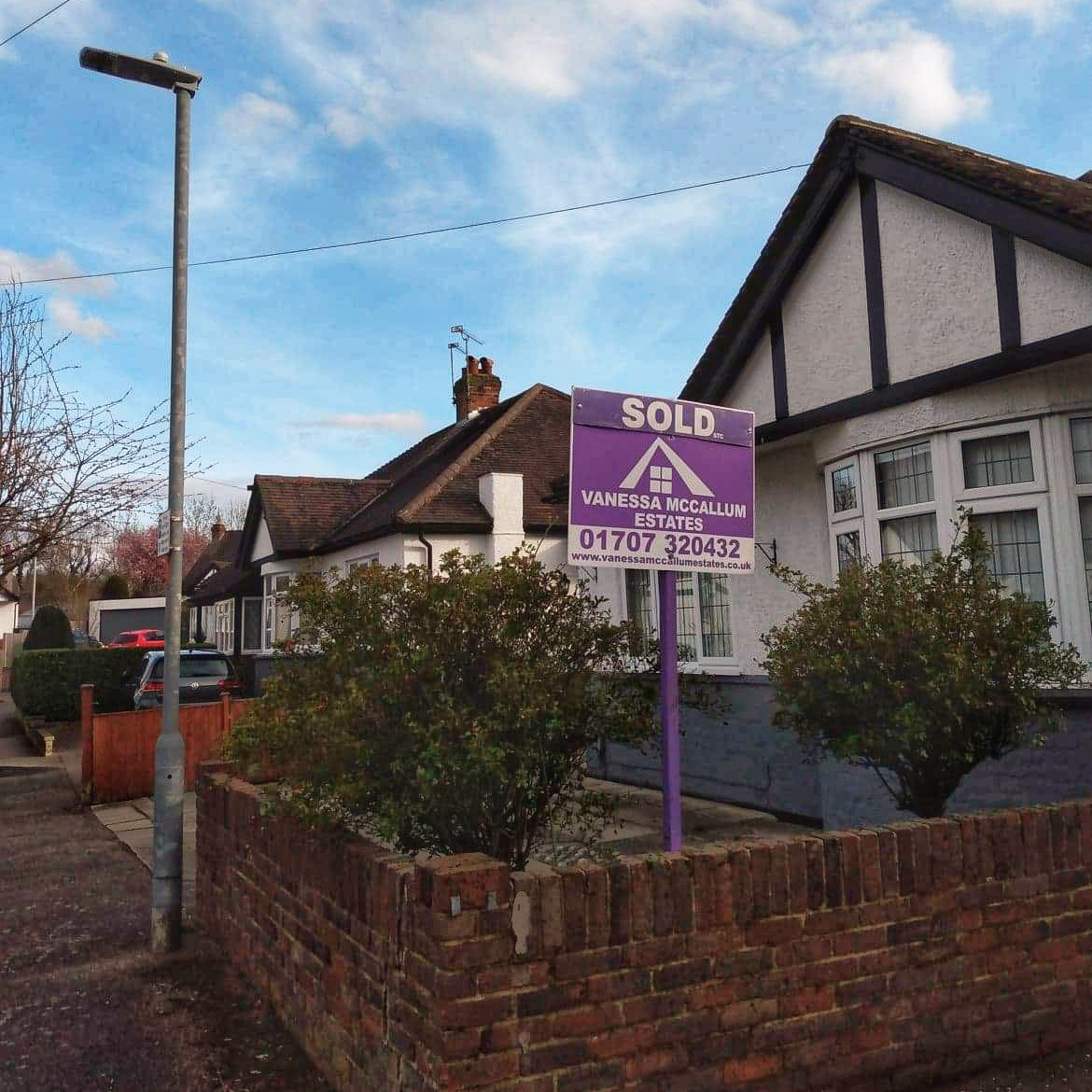 AgencyExpressEN's tweet photo. A lovey bungalow sold by @vanessamccallumestates
https://t.co/7AQryGd9Ye  #estateagents #lettingagents #AgencyExpress https://t.co/RA3wiJKNUO