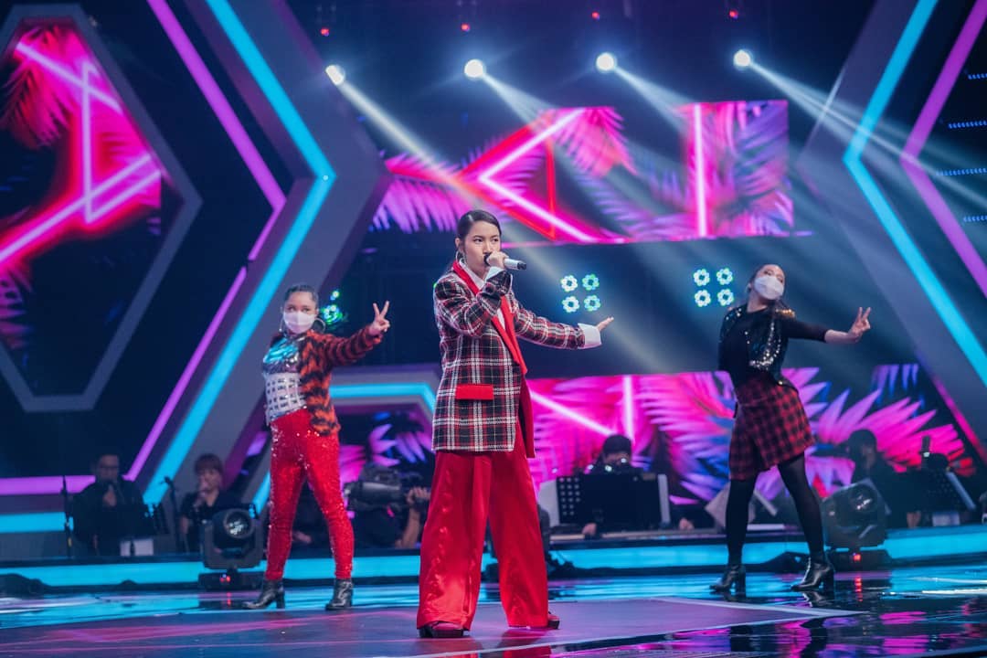 BritneysquadMj1's tweet photo. Penampilan BRITNEY KIMBERLY di The voice kids Indonesia season4 🌻 menyanyikan lagu NEW RULES-DUA LIPA bye:BRITNEY KIMBERLY,membuat Coach Marcell Kagum✨❤️
#britneykimberly #britneysquad_official #thevoicekidsindonesia #teammarcell #NewRules #liveround2
#FYPTwitter #fypシ https://t.co/HGiL8EoUxj