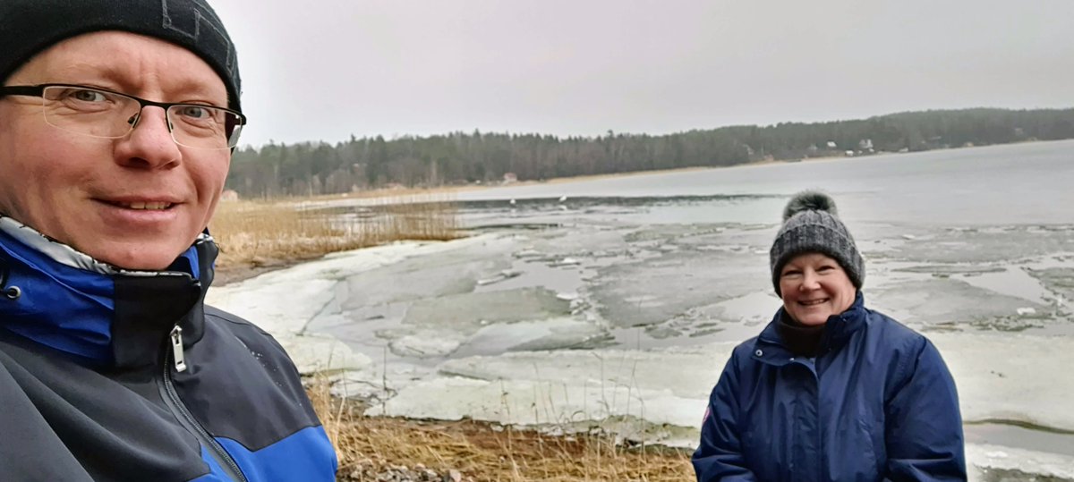 ilkkarytkola's tweet photo. Tänään kävelypalaverilla tulevan tohtorin, Marjo Keiramon, kanssa. Marjo väittelee 09.04.2021 klo 12:00 aiheesta "Luovan matkan polut – konseptivaiheen merkitys risteilylaivan suunnittelussa"

#meriteollisuus #teknologiateollisuus #meritekniikka #laivatekniikka #royalcaribbean https://t.co/dlNoH46mbs